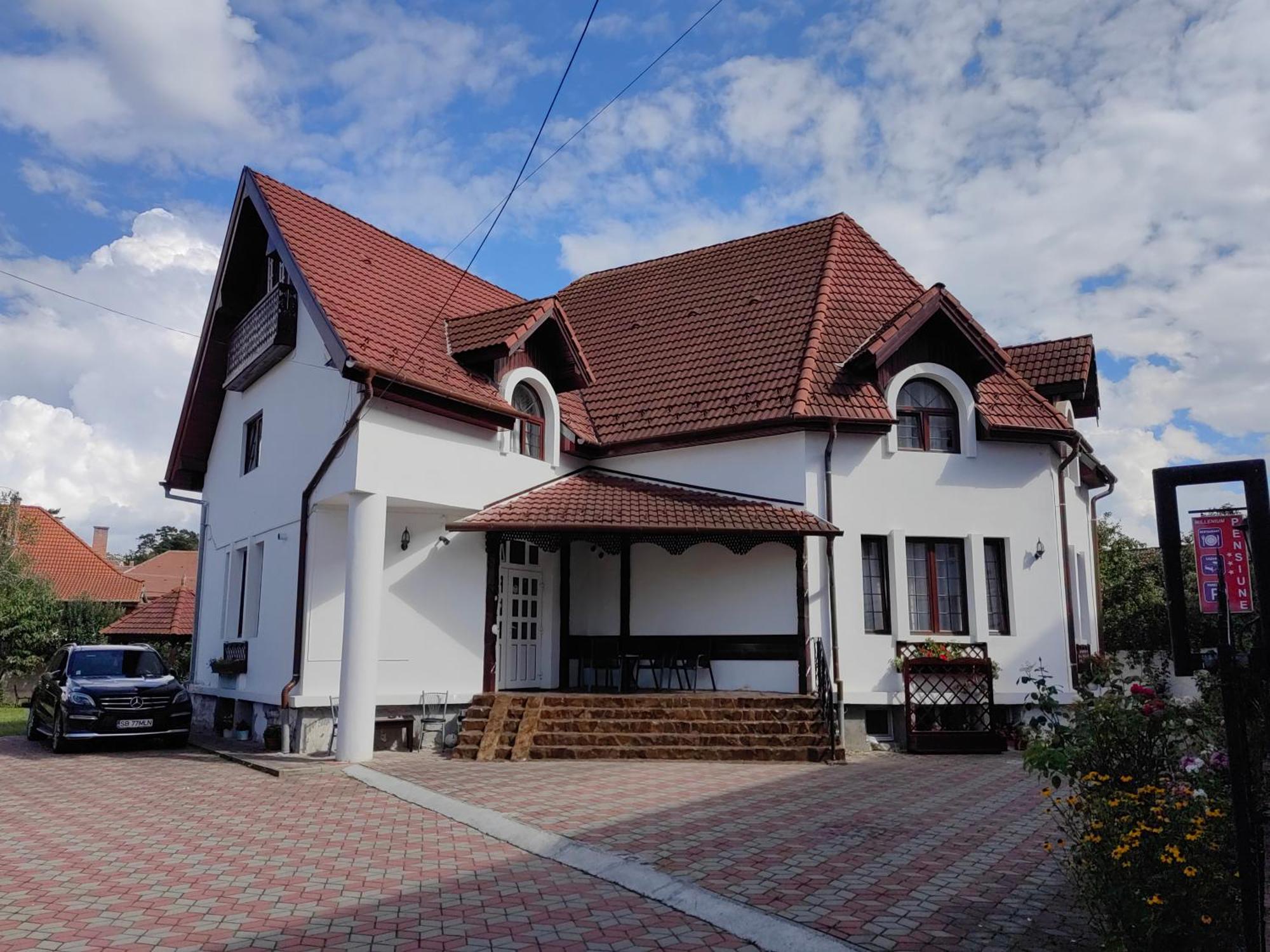 Pensiunea Millenium Sibiu With Parking - Motorcycle Friendly Travel Routes Kültér fotó